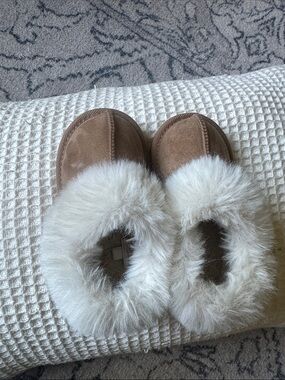 Cat & Jack Brown Faux-Fur Lined Baby Slippers